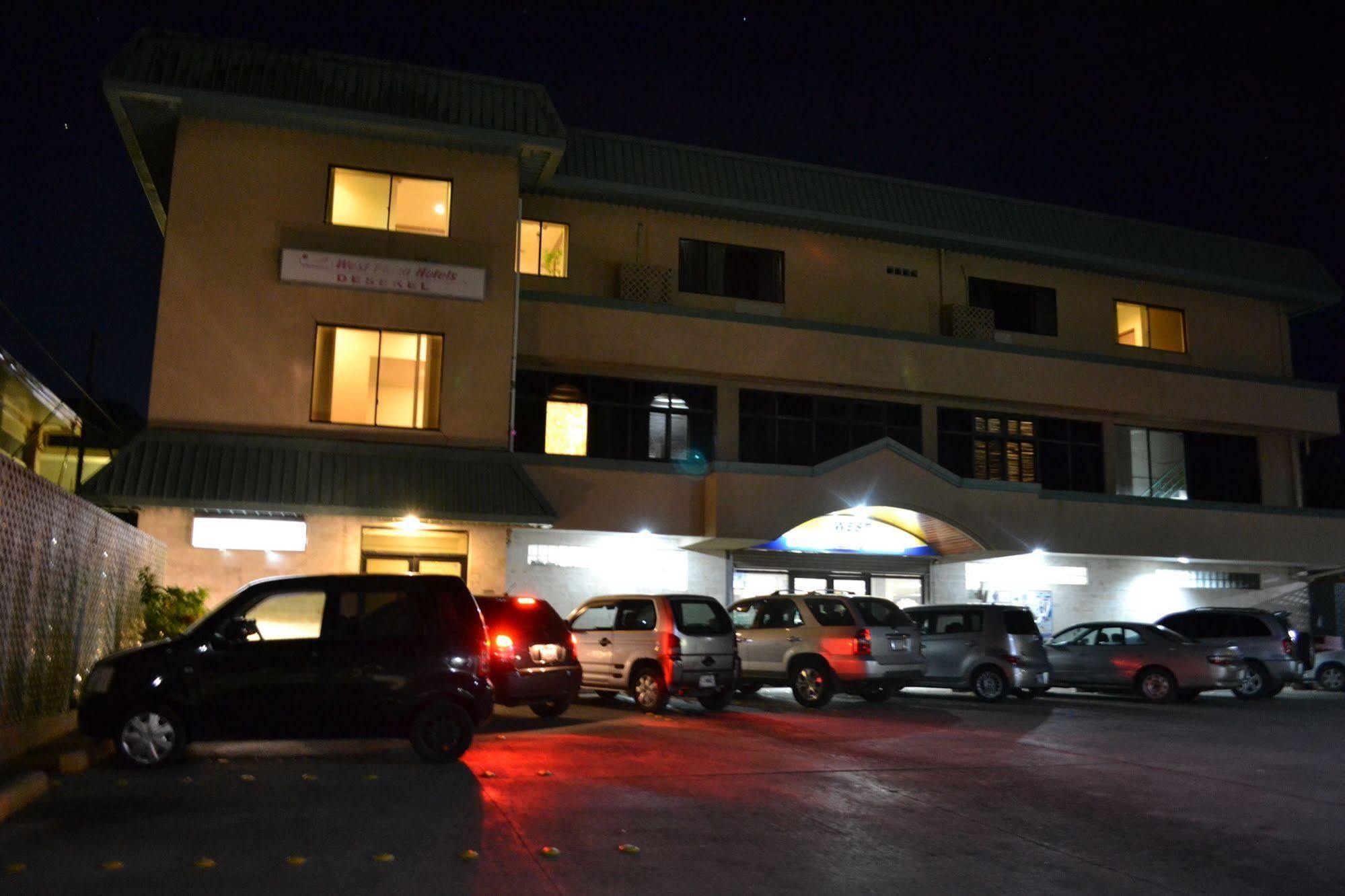 Hotel West Plaza Desekel Koror Exteriér fotografie